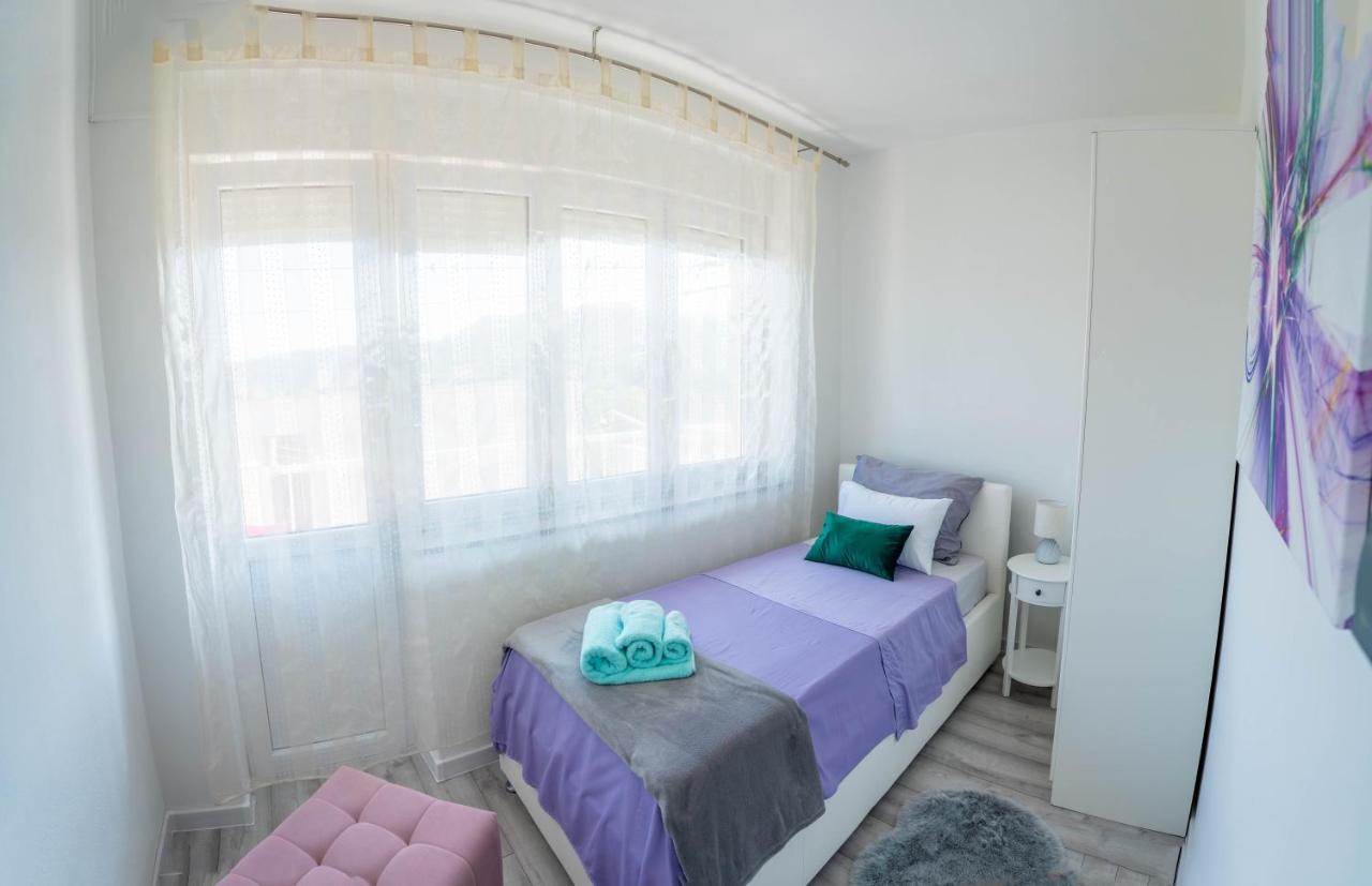 Apartamento Apartman M Knin Exterior foto