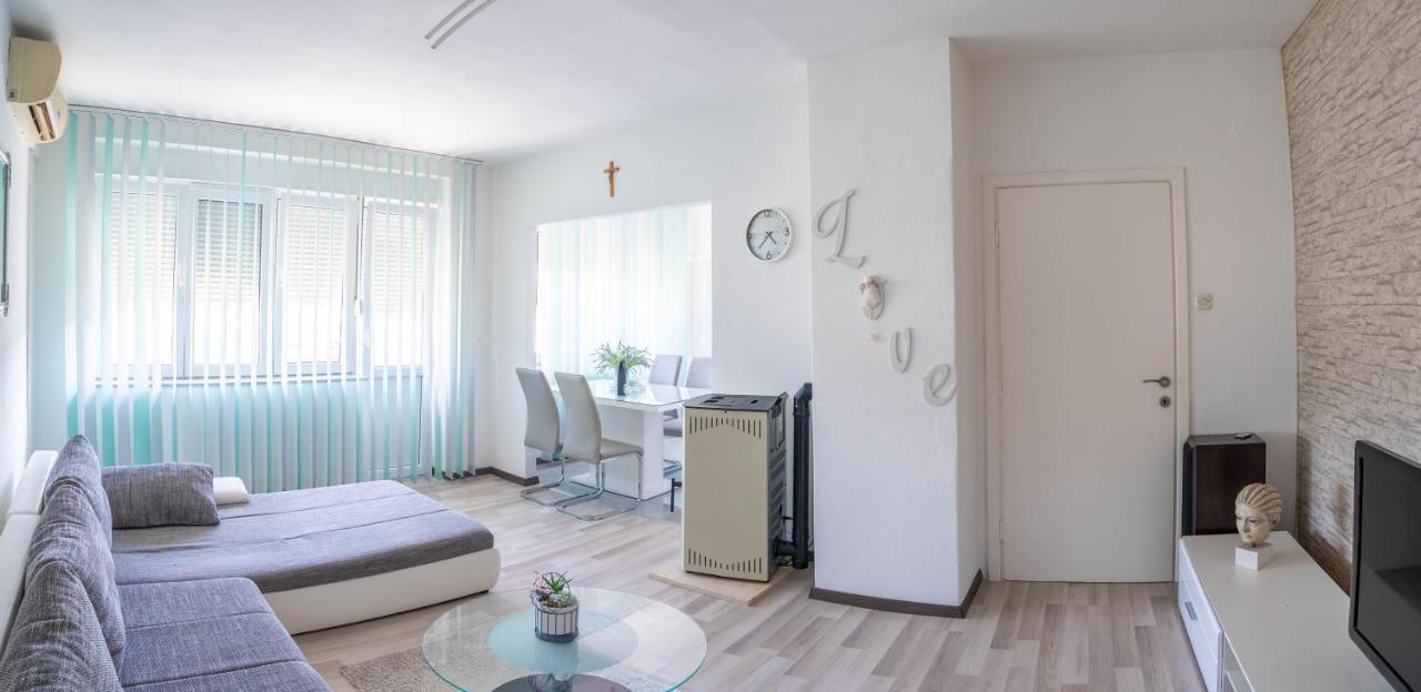 Apartamento Apartman M Knin Exterior foto